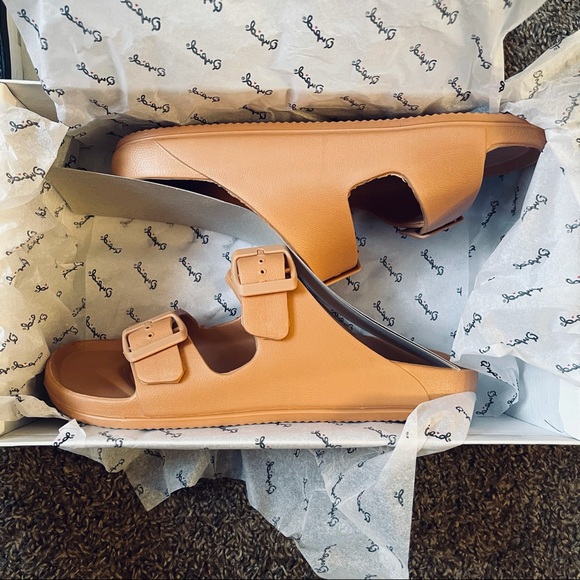 NEW! Qupid Pool Sandals - Picture 5 of 9